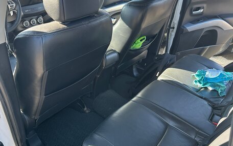 Mitsubishi Outlander III рестайлинг 3, 2010 год, 1 300 000 рублей, 8 фотография