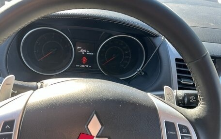 Mitsubishi Outlander III рестайлинг 3, 2010 год, 1 300 000 рублей, 10 фотография