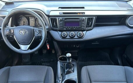 Toyota RAV4, 2017 год, 2 170 000 рублей, 10 фотография