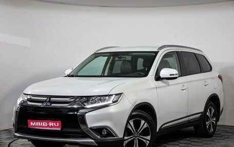 Mitsubishi Outlander III рестайлинг 3, 2018 год, 1 989 000 рублей, 1 фотография