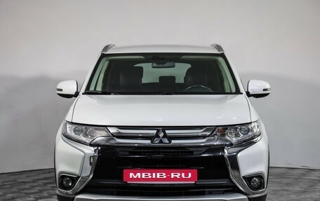 Mitsubishi Outlander III рестайлинг 3, 2018 год, 1 989 000 рублей, 2 фотография