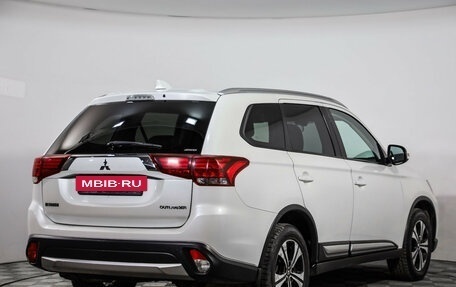Mitsubishi Outlander III рестайлинг 3, 2018 год, 1 989 000 рублей, 5 фотография