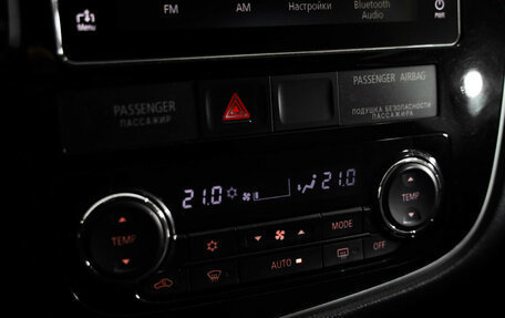 Mitsubishi Outlander III рестайлинг 3, 2018 год, 1 989 000 рублей, 14 фотография