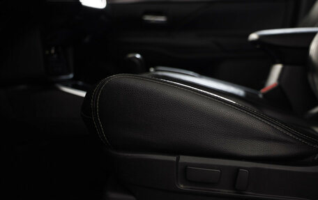 Mitsubishi Outlander III рестайлинг 3, 2018 год, 1 989 000 рублей, 22 фотография