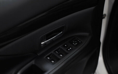 Mitsubishi Outlander III рестайлинг 3, 2018 год, 1 989 000 рублей, 21 фотография