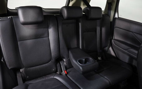 Mitsubishi Outlander III рестайлинг 3, 2018 год, 1 989 000 рублей, 25 фотография