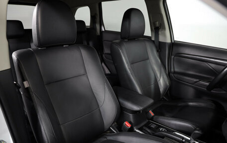 Mitsubishi Outlander III рестайлинг 3, 2018 год, 1 989 000 рублей, 23 фотография