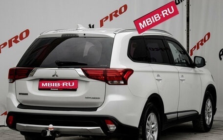 Mitsubishi Outlander III рестайлинг 3, 2017 год, 1 995 000 рублей, 6 фотография