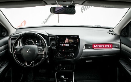 Mitsubishi Outlander III рестайлинг 3, 2017 год, 1 995 000 рублей, 9 фотография