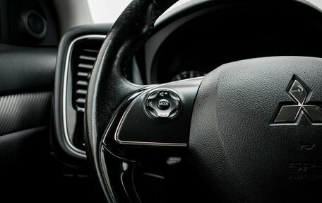 Mitsubishi Outlander III рестайлинг 3, 2017 год, 1 995 000 рублей, 12 фотография