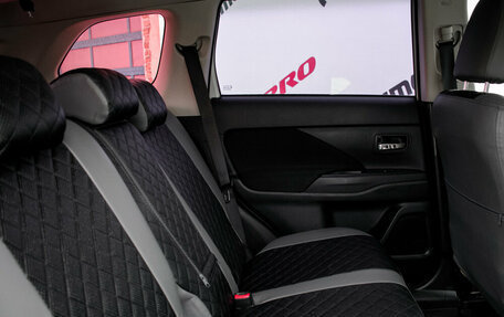 Mitsubishi Outlander III рестайлинг 3, 2017 год, 1 995 000 рублей, 23 фотография