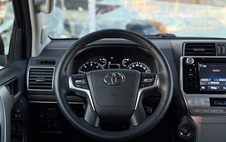 Toyota Land Cruiser Prado 150 рестайлинг 2, 2017 год, 5 400 000 рублей, 3 фотография