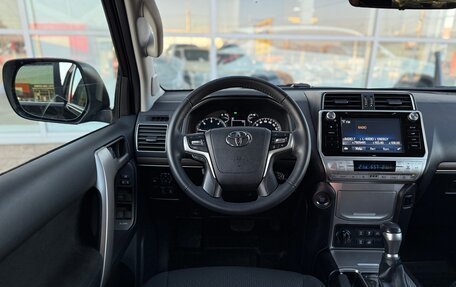 Toyota Land Cruiser Prado 150 рестайлинг 2, 2017 год, 5 400 000 рублей, 25 фотография