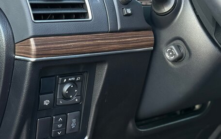 Toyota Land Cruiser Prado 150 рестайлинг 2, 2017 год, 5 400 000 рублей, 37 фотография