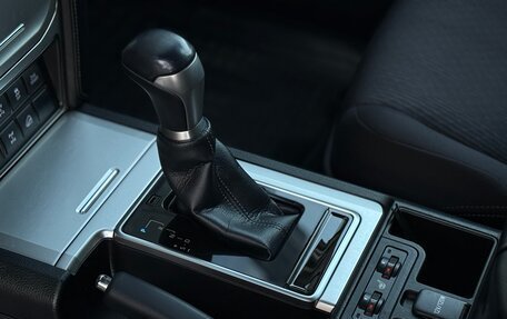 Toyota Land Cruiser Prado 150 рестайлинг 2, 2017 год, 5 400 000 рублей, 30 фотография