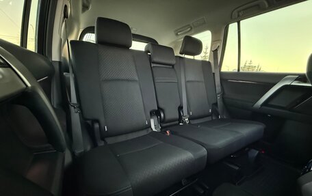 Toyota Land Cruiser Prado 150 рестайлинг 2, 2017 год, 5 400 000 рублей, 28 фотография