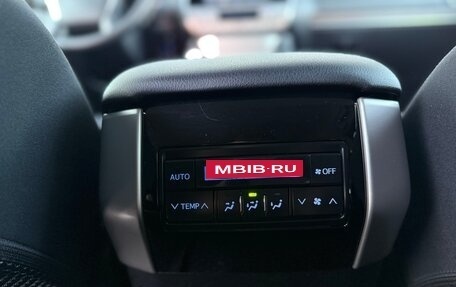 Toyota Land Cruiser Prado 150 рестайлинг 2, 2017 год, 5 400 000 рублей, 31 фотография