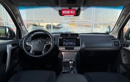 Toyota Land Cruiser Prado 150 рестайлинг 2, 2017 год, 5 400 000 рублей, 32 фотография