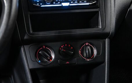 Volkswagen Polo VI (EU Market), 2018 год, 800 000 рублей, 17 фотография