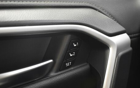 Toyota RAV4, 2019 год, 3 762 900 рублей, 23 фотография