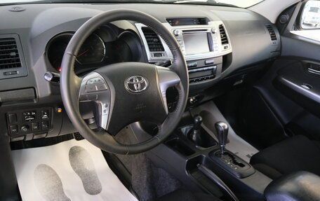 Toyota Hilux VII, 2014 год, 3 099 000 рублей, 10 фотография