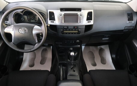 Toyota Hilux VII, 2014 год, 3 099 000 рублей, 13 фотография