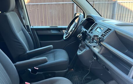 Volkswagen Caravelle T6 рестайлинг, 2018 год, 3 300 000 рублей, 9 фотография