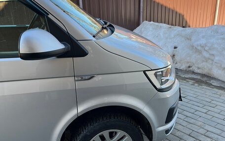 Volkswagen Caravelle T6 рестайлинг, 2018 год, 3 300 000 рублей, 8 фотография