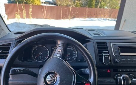 Volkswagen Caravelle T6 рестайлинг, 2018 год, 3 300 000 рублей, 11 фотография