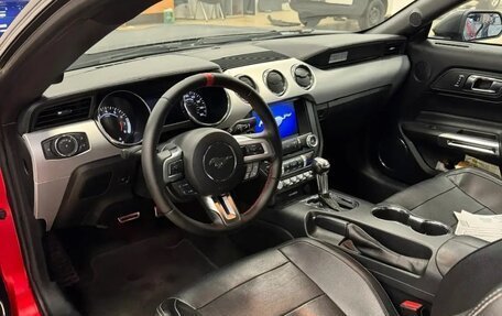 Ford Mustang VI рестайлинг, 2017 год, 2 200 000 рублей, 6 фотография