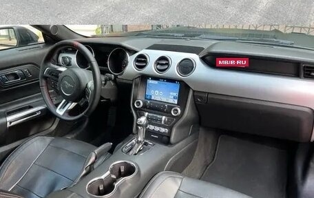 Ford Mustang VI рестайлинг, 2017 год, 2 200 000 рублей, 10 фотография