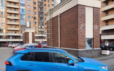 Toyota RAV4, 2021 год, 3 500 000 рублей, 2 фотография