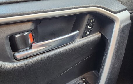 Toyota RAV4, 2021 год, 3 500 000 рублей, 12 фотография