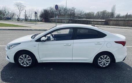 Hyundai Solaris II рестайлинг, 2017 год, 870 000 рублей, 4 фотография