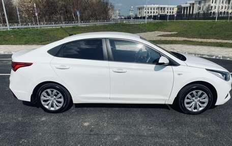 Hyundai Solaris II рестайлинг, 2017 год, 870 000 рублей, 2 фотография