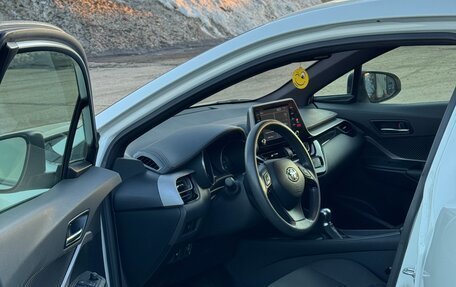 Toyota C-HR I рестайлинг, 2021 год, 2 350 000 рублей, 8 фотография