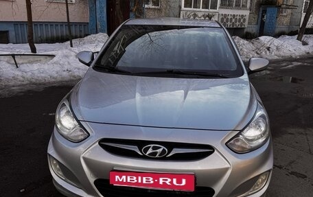 Hyundai Solaris II рестайлинг, 2011 год, 670 000 рублей, 3 фотография