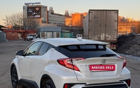 Toyota C-HR I рестайлинг, 2021 год, 2 350 000 рублей, 4 фотография
