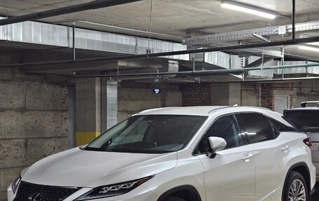 Lexus RX IV рестайлинг, 2021 год, 6 000 000 рублей, 1 фотография