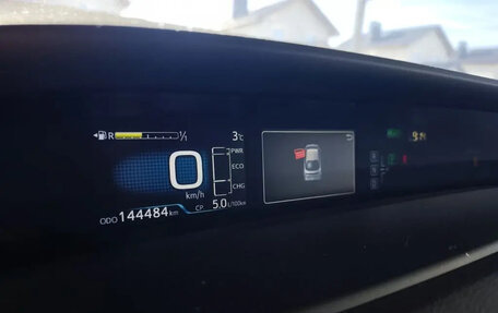 Toyota Prius IV XW50, 2017 год, 1 950 000 рублей, 3 фотография