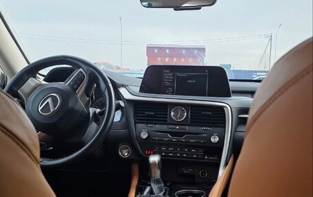 Lexus RX IV рестайлинг, 2021 год, 6 000 000 рублей, 3 фотография