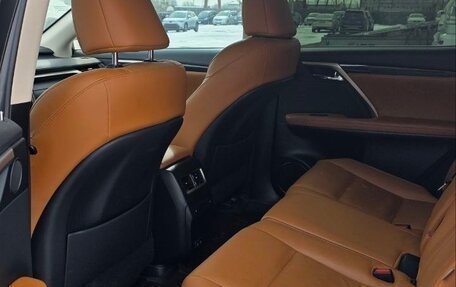 Lexus RX IV рестайлинг, 2021 год, 6 000 000 рублей, 4 фотография