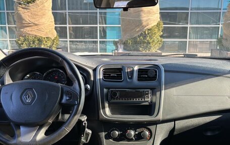 Renault Logan II, 2015 год, 520 000 рублей, 10 фотография