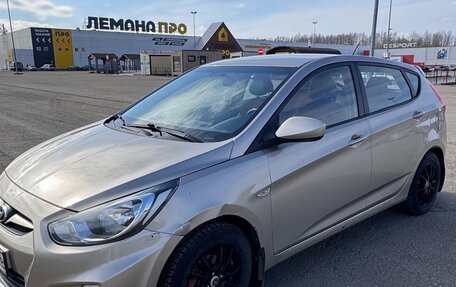 Hyundai Solaris II рестайлинг, 2011 год, 640 000 рублей, 1 фотография
