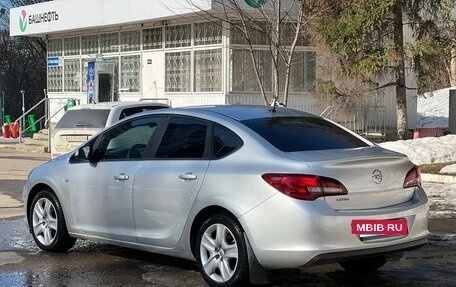 Opel Astra J, 2012 год, 590 000 рублей, 2 фотография