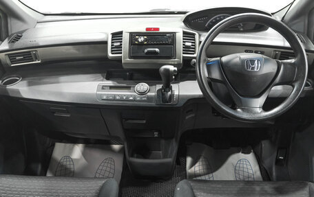 Honda Freed I, 2011 год, 899 000 рублей, 17 фотография