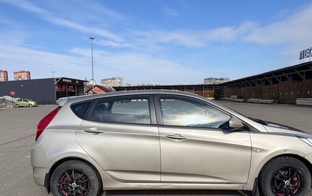 Hyundai Solaris II рестайлинг, 2011 год, 640 000 рублей, 2 фотография