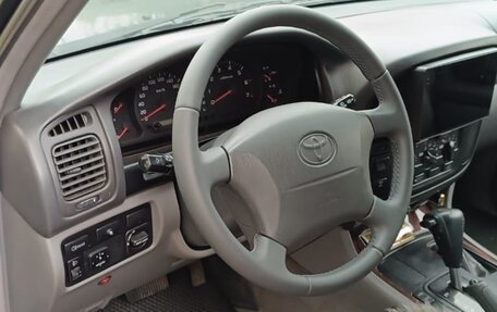 Toyota Land Cruiser 100 рестайлинг 2, 1999 год, 1 450 000 рублей, 10 фотография