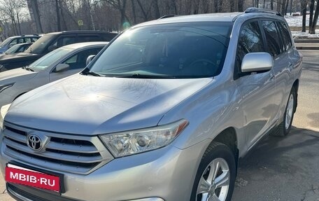 Toyota Highlander III, 2013 год, 2 850 000 рублей, 1 фотография