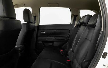 Mitsubishi Outlander III рестайлинг 3, 2014 год, 1 455 000 рублей, 10 фотография